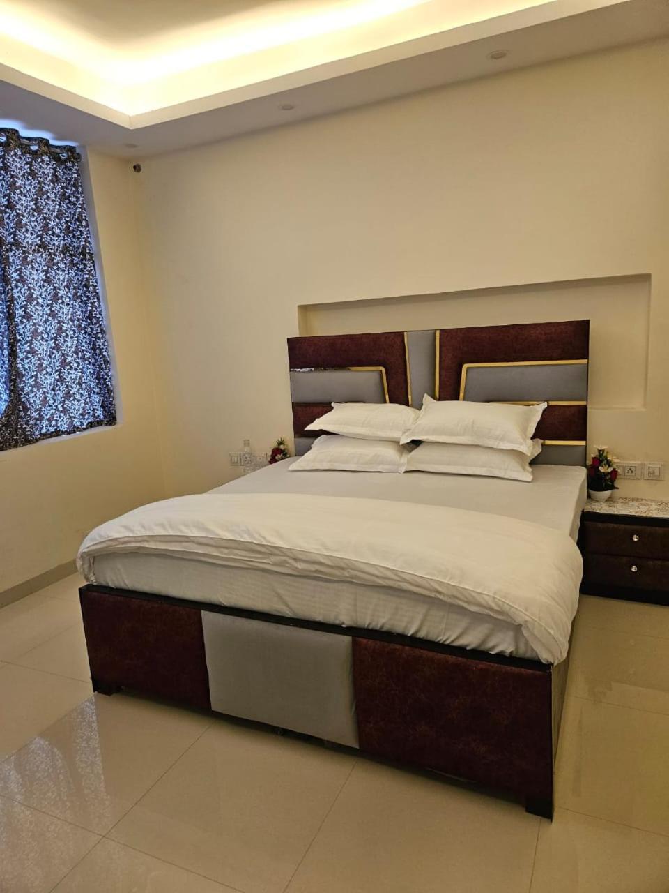 Ashirwaad 249 Acomodação com café da manhã Grander Noida Exterior foto