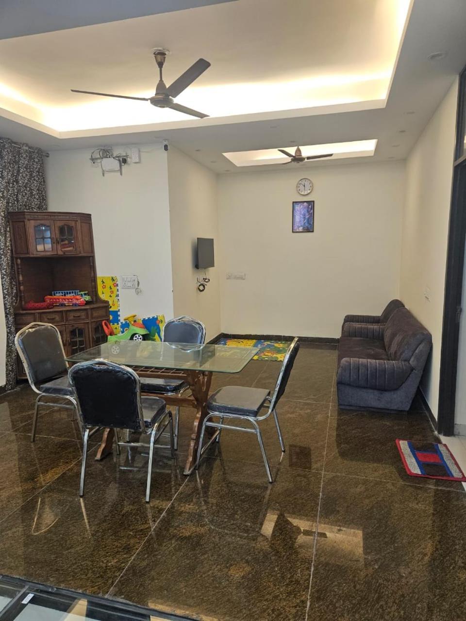 Ashirwaad 249 Acomodação com café da manhã Grander Noida Exterior foto